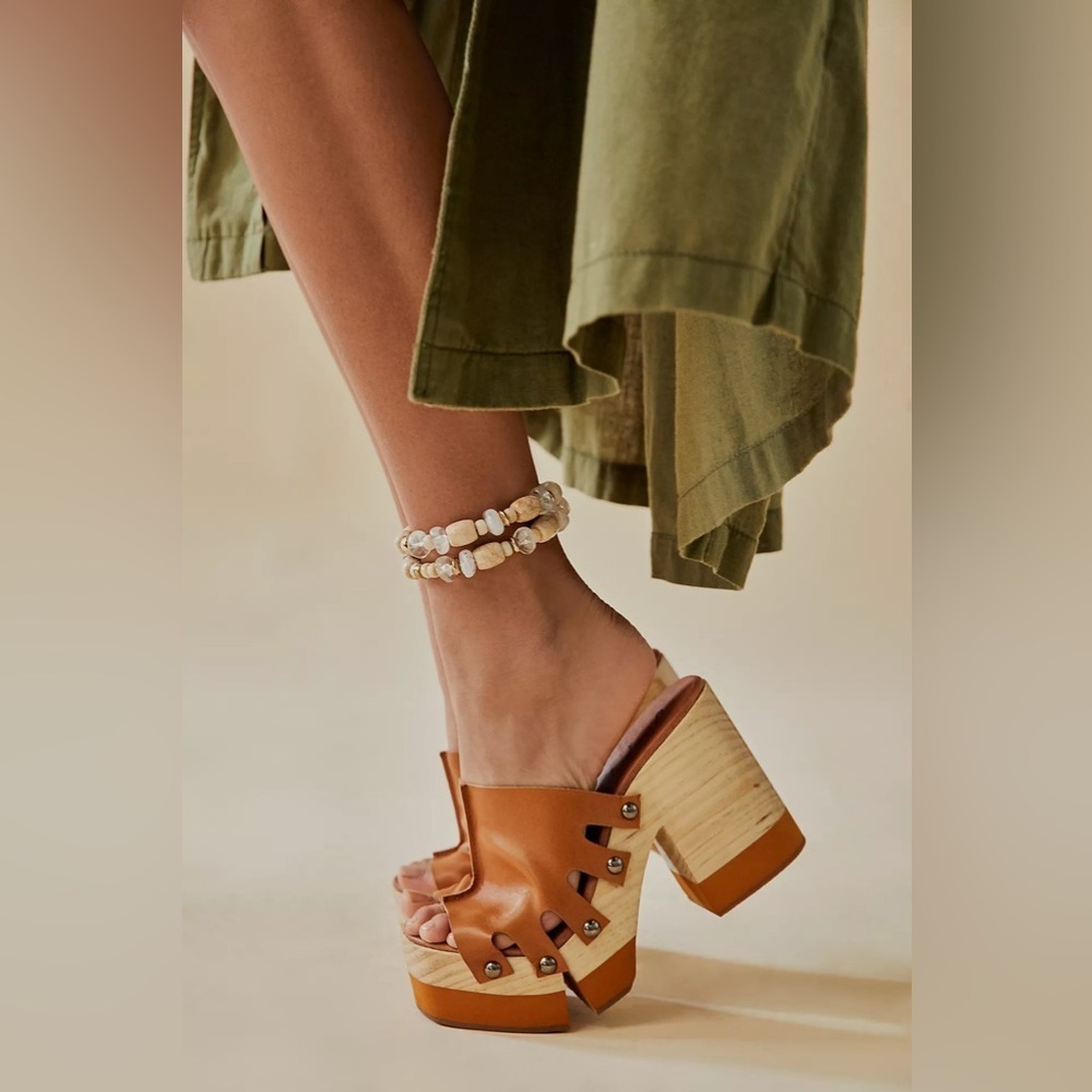 NEW IN BOX Free People Cassis Clogs ~ SOLD OUT ~ 40 ( 9 / 9.5) Platform Comfy